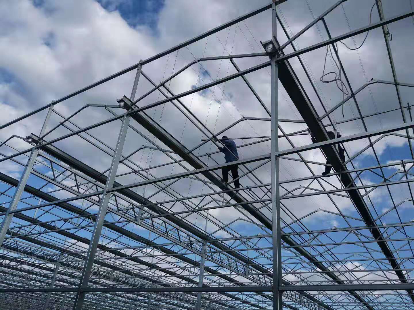 為什么要提前在板材上鉆孔？